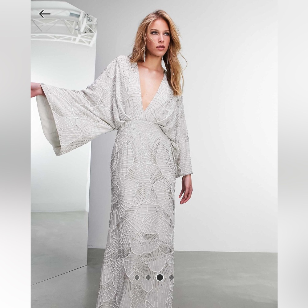 *sold out* ASOS DESIGN Poppy scallop floral embellished